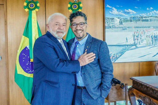 Lula vai nomear Jean Wyllys para cargo na Secom com bênção de Janja