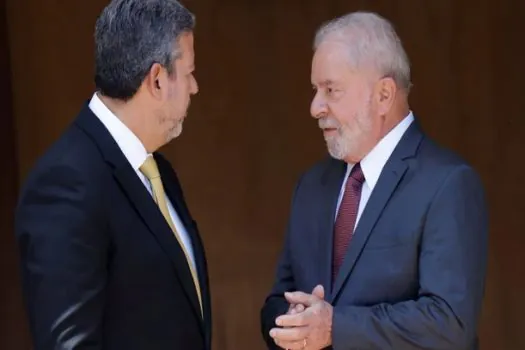 Lula diz a Lira que define espaço do Centrão no governo na volta de viagem internacional