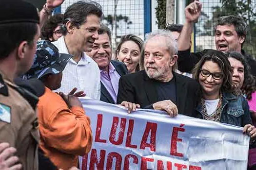 Em liberdade, Lula diz que vai viajar o País e ‘propor alternativas’