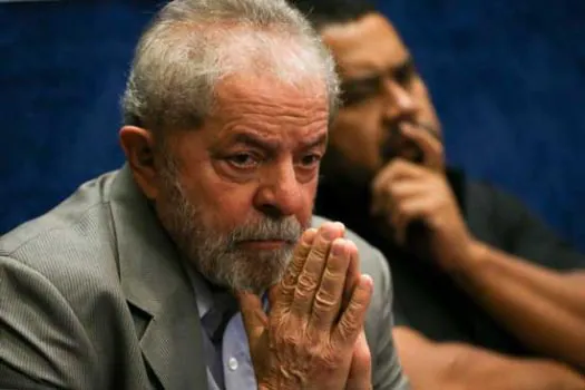 Defesa de Lula pede suspensão de transferência de penitenciária