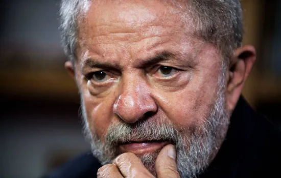 Grupo de juristas afirma que Lula já tem direito ao semiaberto