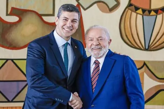 Lula participa da posse do presidente do Paraguai nesta terça (15/8), em Assunção