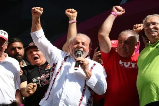 Lula diz que fará mais do que nos 2 primeiros mandatos por compromisso ao povo trabalhador