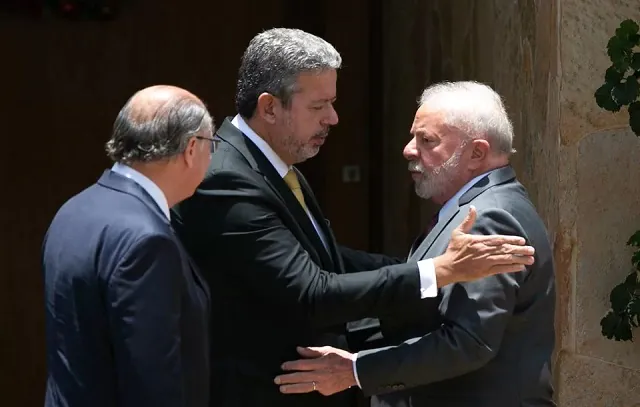 Lula faz 1ª reunião com líderes partidários da Câmara após crise na articulação política