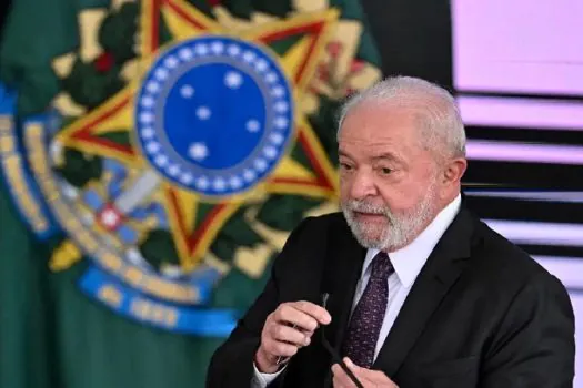 Lula visita, no RJ, projeto de submarino nuclear