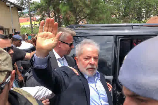 Lula volta a criticar sua condenação