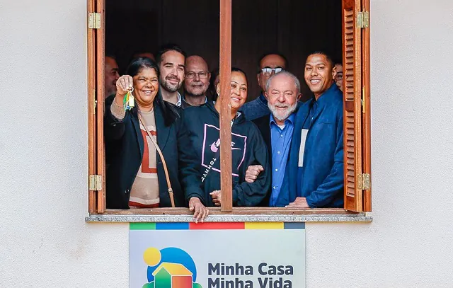 Lula entrega 446 imóveis do Minha Casa