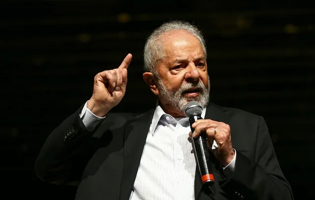 Lula afirma que juros ainda estão altos: “Vamos continuar brigando”