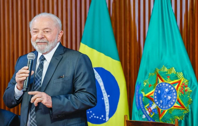 Parlamentares pedem à Justiça que barre ‘autopromoção’ de Lula em redes sociais do governo