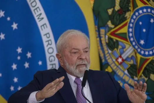 Lula: país poderia ser 4ª economia global, mas caiu em mundo obscuro