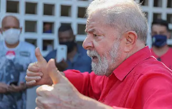 Eleições: Lula supera Bolsonaro e lidera potencial de voto para 2022