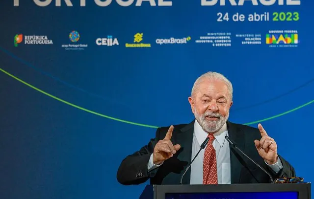 Lula é recebido na Assembleia da República e encerra visita a Portugal