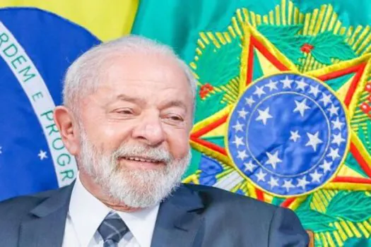 Aprovação do presidente Lula sobe de 51% em abril para 56% em junho, diz pesquisa