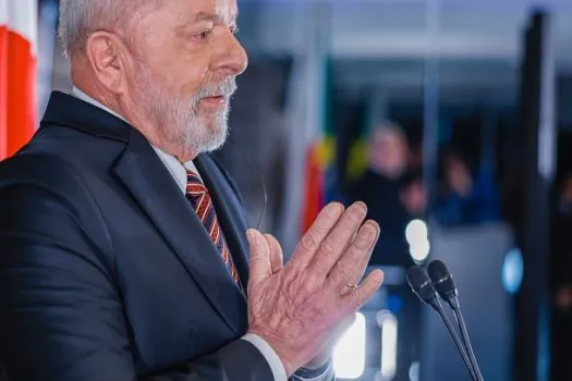 Lula retorna ao Brasil após extensa agenda no Japão