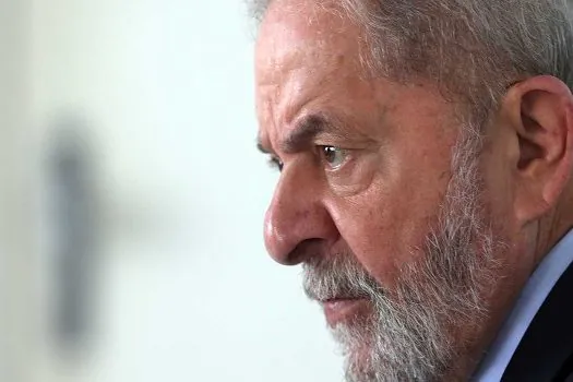 Lula pede ao STJ para cumprir pena em regime aberto no caso triplex