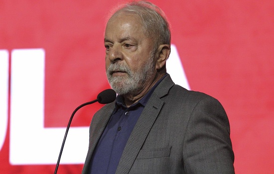 Lula diz que Bolsonaro faz motociata e não tem coragem de fazer comício