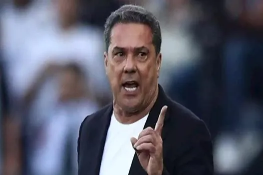 Luxemburgo vê Paulinho como ponto positivo no Corinthians