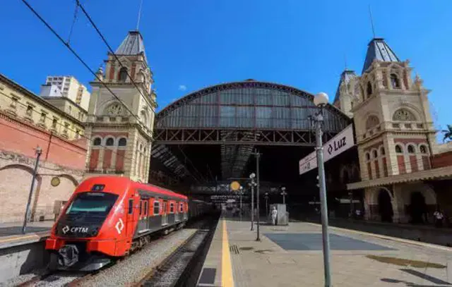 Estação da Luz da CPTM recebe show da Banda 710