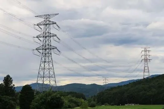 Luz volta no país após seis horas de apagão