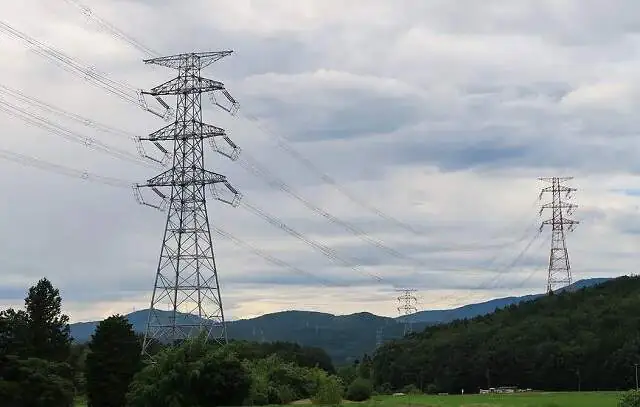 Luz volta no país após seis horas de apagão