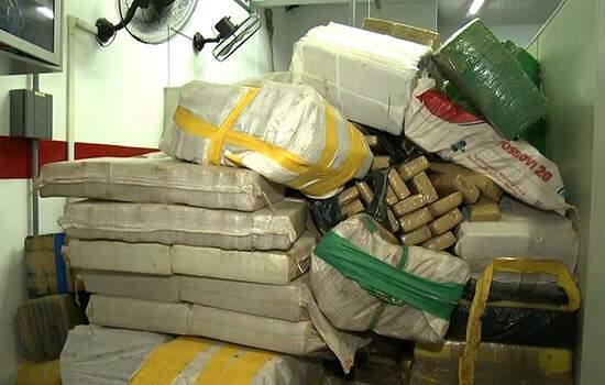 Oito são presos com 4,5 toneladas de maconha sob carga de milho em Atibaia