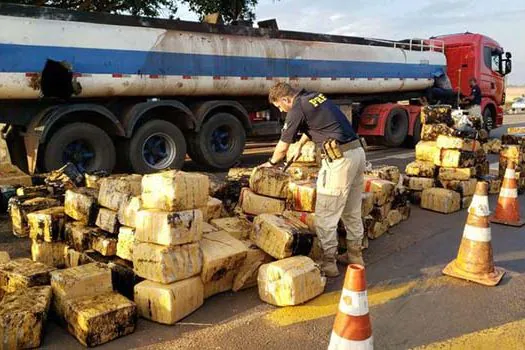 PRF apreende quase 3 toneladas de maconha no Paraná