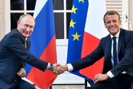 Macron pede a Putin cumprimento de medidas de segurança de usinas nucleares