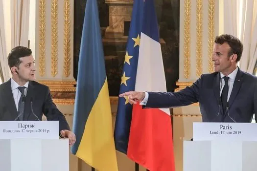 Macron se reúne com presidente ucraniano, após diálogo com Putin