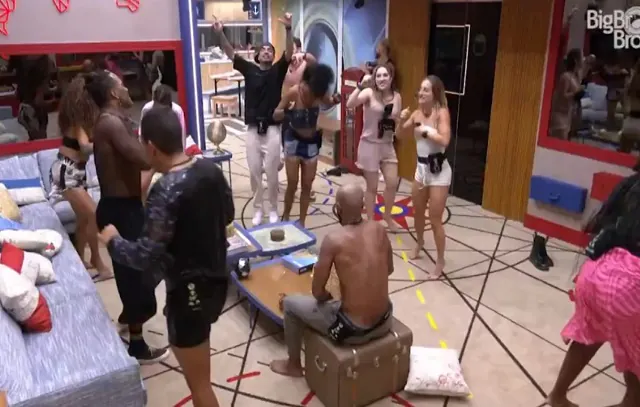 Madrugada da Festa do Líder no ‘BBB 23’ rende flertes