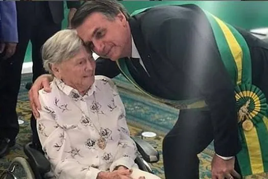 Bolsonaro chega a Eldorado para velório da mãe