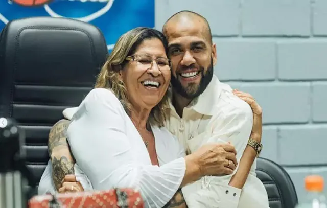 Mãe se reúne com advogados e indica confiança na inocência de Daniel Alves