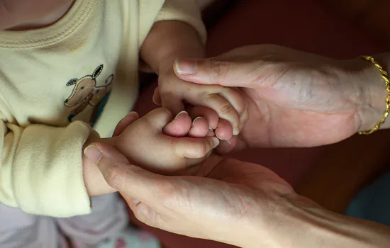 Brasil tem queda de fecundidade entre mulheres vulneráveis