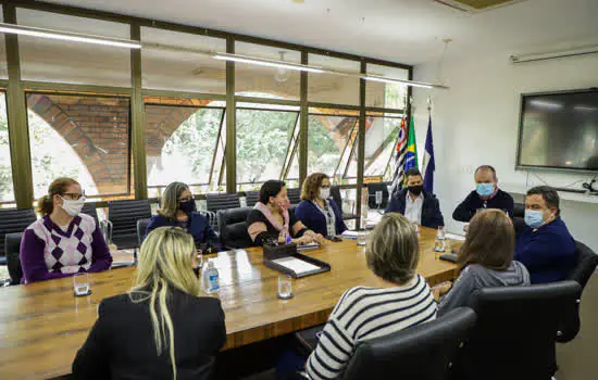 Tite Campanella recebe grupo de mães do CTNEN