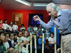 Maestro João Carlos Martins visita projeto musical em Emeb de São Bernardo