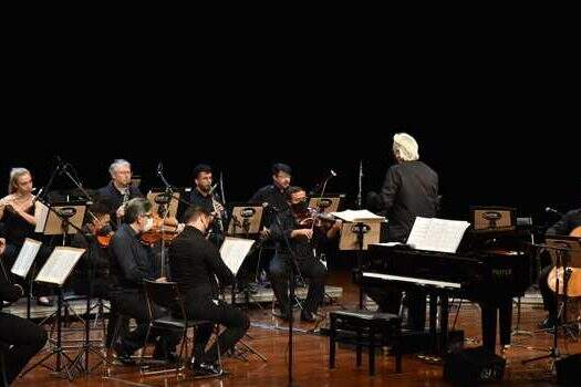 Orquestra de Cordas e maestro João Carlos Martins se apresentam no Teatro Liberdade