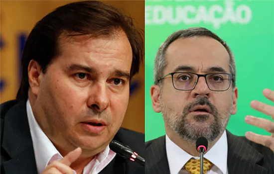 Poucas horas após anunciar que deixaria o comando do Ministério da Educação