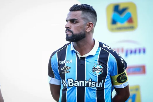 Maicon, ex-Grêmio e São Paulo, completa 37 anos e anuncia aposentadoria