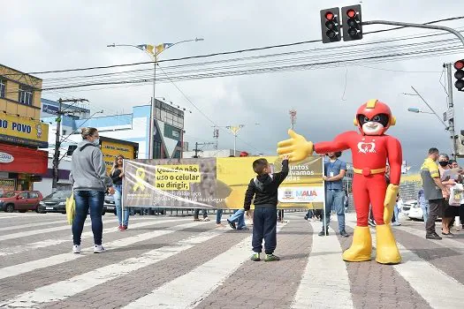 Prefeitura de Mauá realiza atividade do Maio Amarelo com Mister Mão