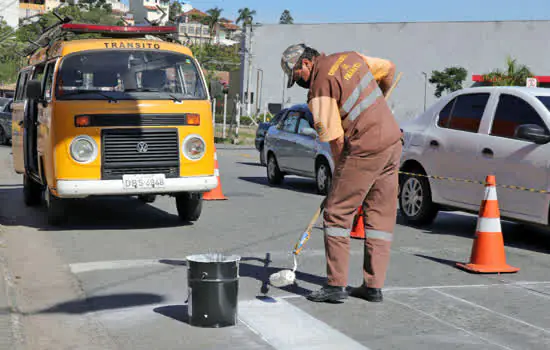 Maio Amarelo promove manutenção de faixas em Ribeirão Pires