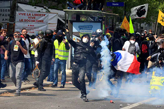 Manifestação do dia do trabalho causa confronto em Paris e 380 prisões