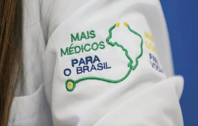 Governo ampliará Mais Médicos com prioridade aos brasileiros