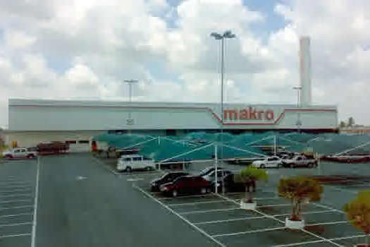 Carrefour compra 30 lojas do Makro fora de São Paulo por quase R$ 2 bilhões