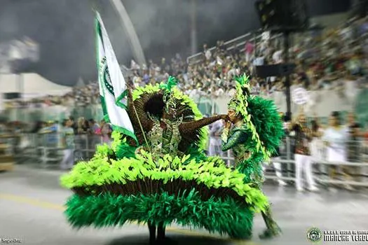 Campeãs desfilam no Sambódromo do Anhembi nesta sexta-feira