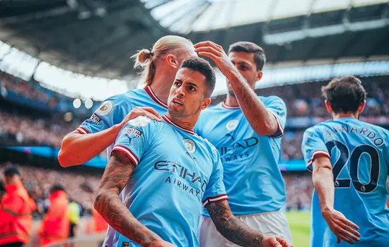 Manchester City goleia Southampton e assume liderança; Bruno Guimarães brilha