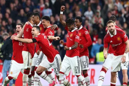 Manchester United despacha Brighton nos pênaltis e vai à final da Copa da Inglaterra