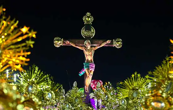 Bolsonaro critica Mangueira por enredo sobre Jesus