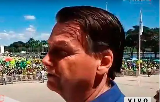 Bolsonaro participa de manifestação e diz que não irá ‘mais admitir interferência’