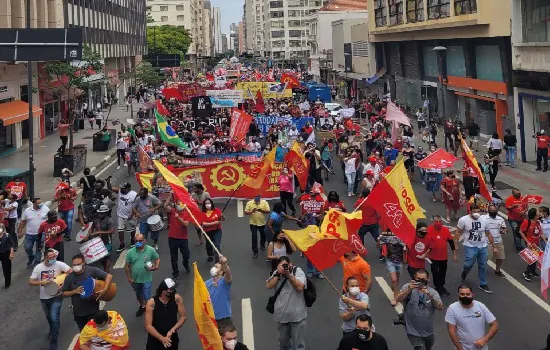 Manifestações contra o governo é assunto mais comentado no Twitter