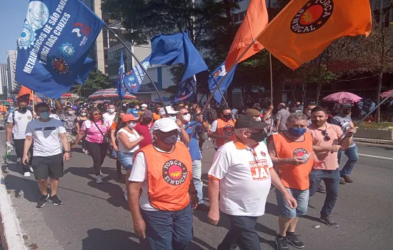 Com baixa adesão em manifestação