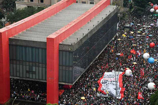 Protesto gera pico de citações no Twitter, indica FGV